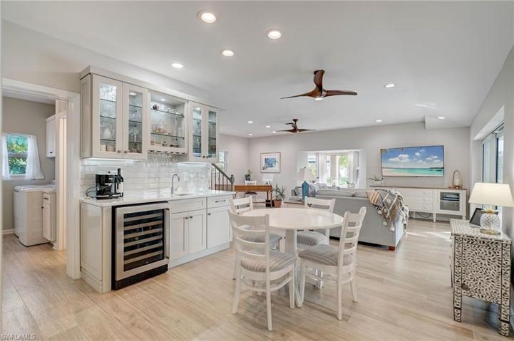 Wet Bar/Family Room
