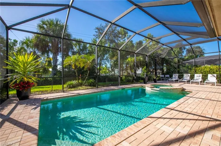 2863 Coco Lakes Dr, Naples, Florida 34105