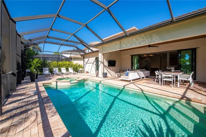 2863 Coco Lakes Dr, Naples, Florida 34105