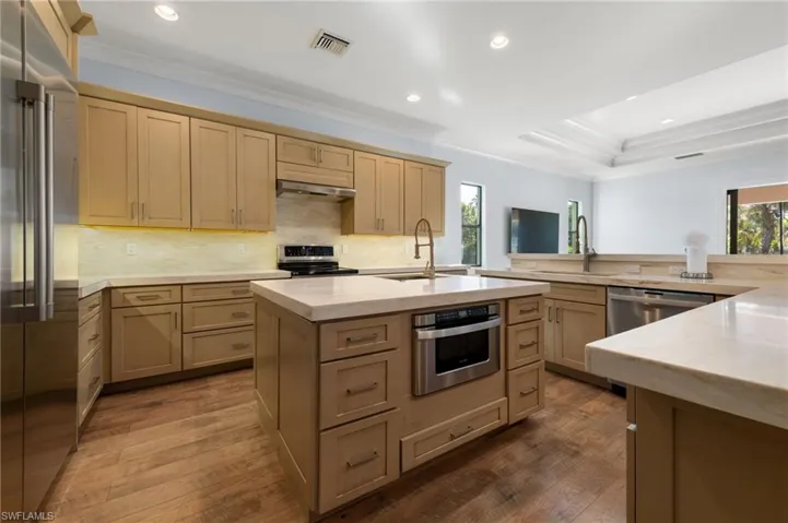 2863 Coco Lakes Dr, Naples, Florida 34105