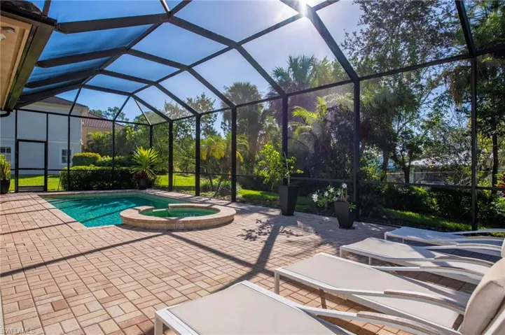 2863 Coco Lakes Dr, Naples, Florida 34105