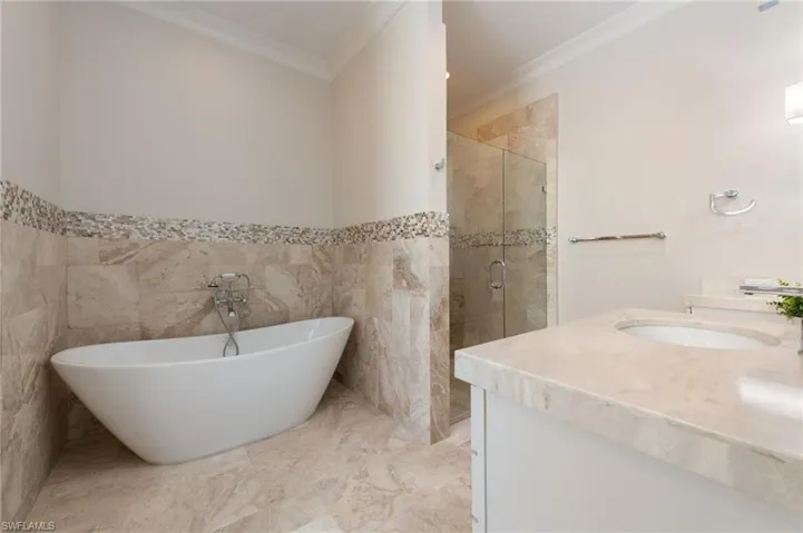 2863 Coco Lakes Dr, Naples, Florida 34105