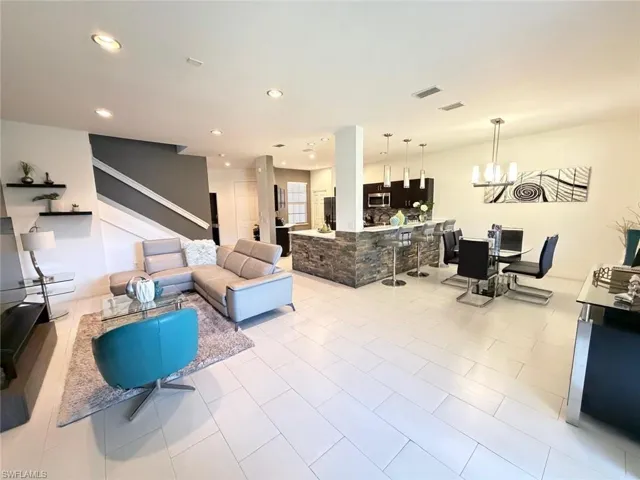 7317 Bristol Cir, Naples, Florida 34120