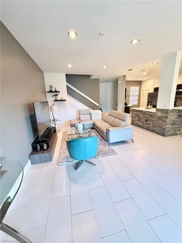 7317 Bristol Cir, Naples, Florida 34120