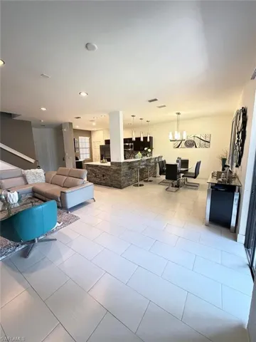 7317 Bristol Cir, Naples, Florida 34120