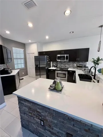 7317 Bristol Cir, Naples, Florida 34120