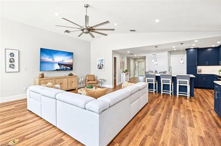 9 Pelican St E, Naples, Florida 34113