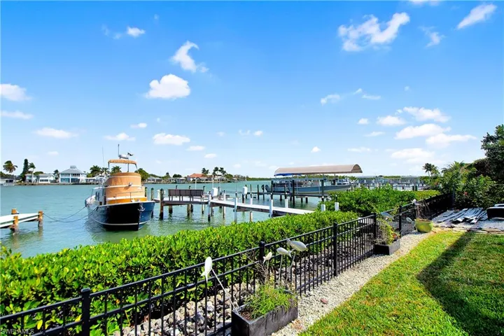 9 Pelican St E, Naples, Florida 34113