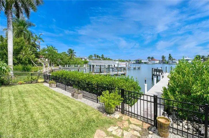 9 Pelican St E, Naples, Florida 34113