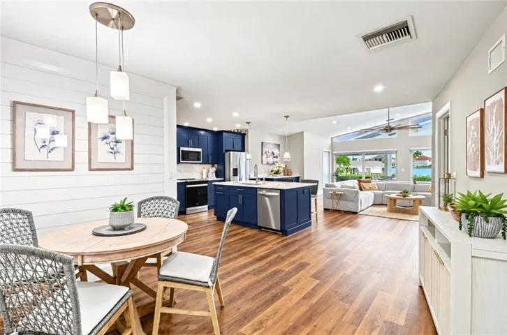 9 Pelican St E, Naples, Florida 34113