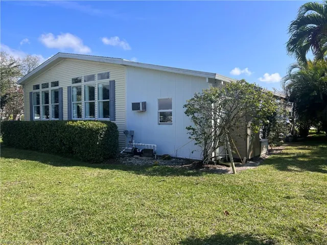 429  Riviera W BLVD, Naples, FL 34112