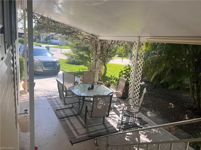 429  Riviera W BLVD, Naples, FL 34112