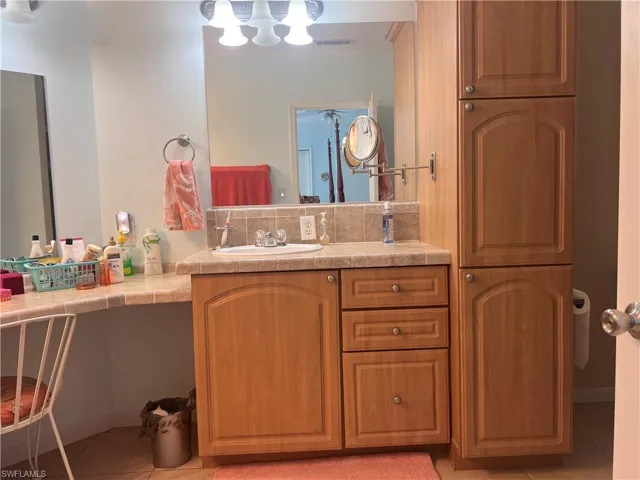 429  Riviera W BLVD, Naples, FL 34112