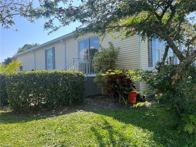 429  Riviera W BLVD, Naples, FL 34112