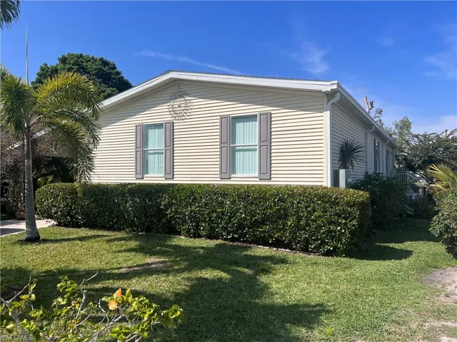 429  Riviera W BLVD, Naples, FL 34112