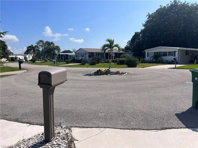 429  Riviera W BLVD, Naples, FL 34112