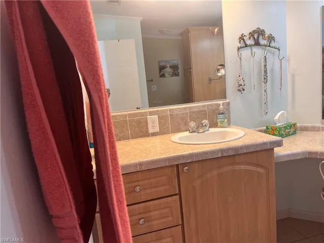 429  Riviera W BLVD, Naples, FL 34112