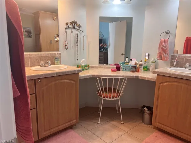 429  Riviera W BLVD, Naples, FL 34112