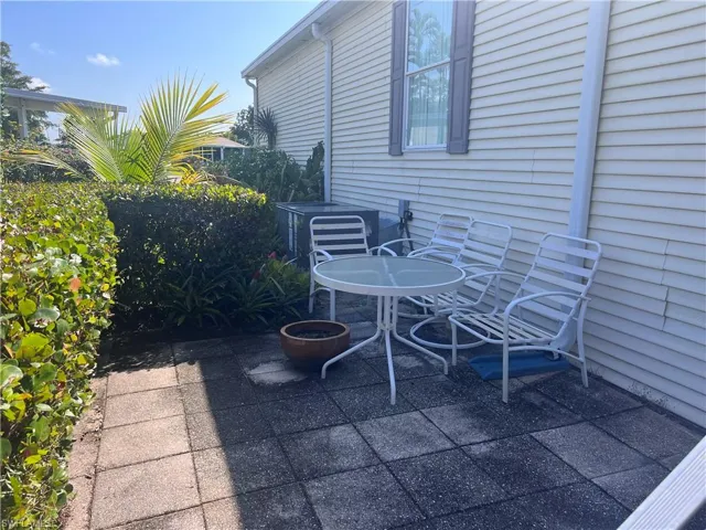 429  Riviera W BLVD, Naples, FL 34112