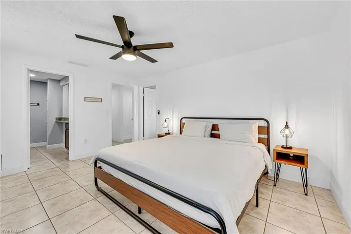 4838  Tahiti  LN, Naples, FL 34112