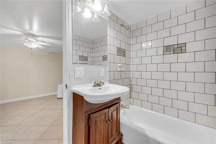4838  Tahiti  LN, Naples, FL 34112