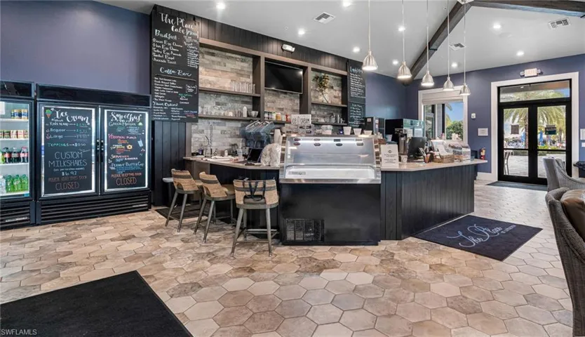 Marketplace & Cafe