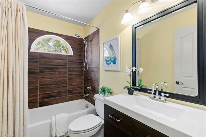 1733  San Bernadino  WAY, Naples, FL 34109