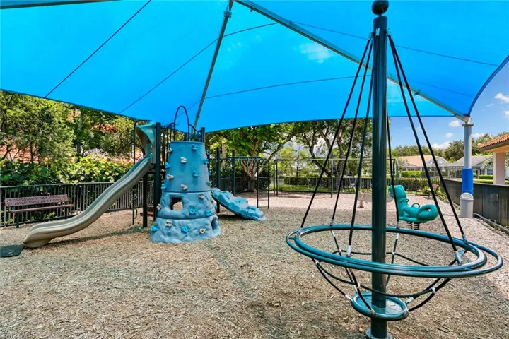1733  San Bernadino  WAY, Naples, FL 34109