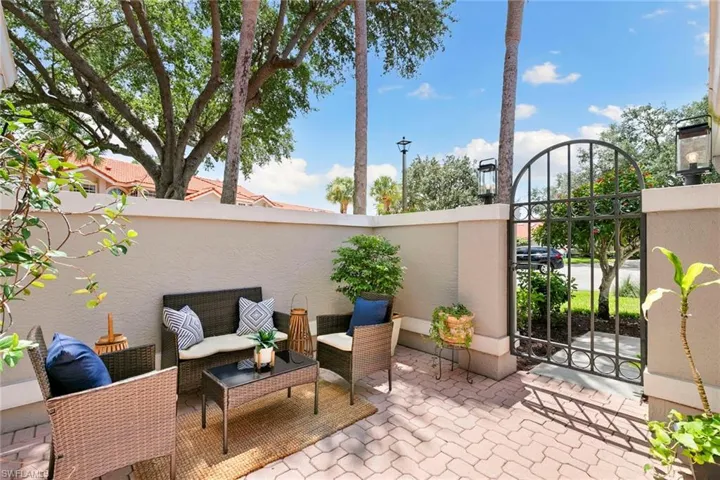 1733  San Bernadino  WAY, Naples, FL 34109