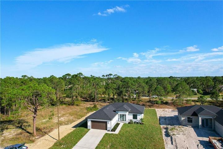 2906 3rd ST SW, LEHIGH ACRES FL 33976