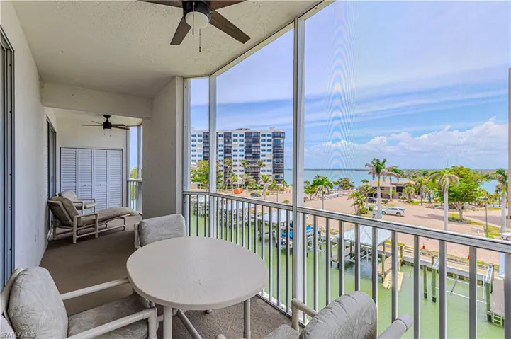 Balcony with ceiling fan