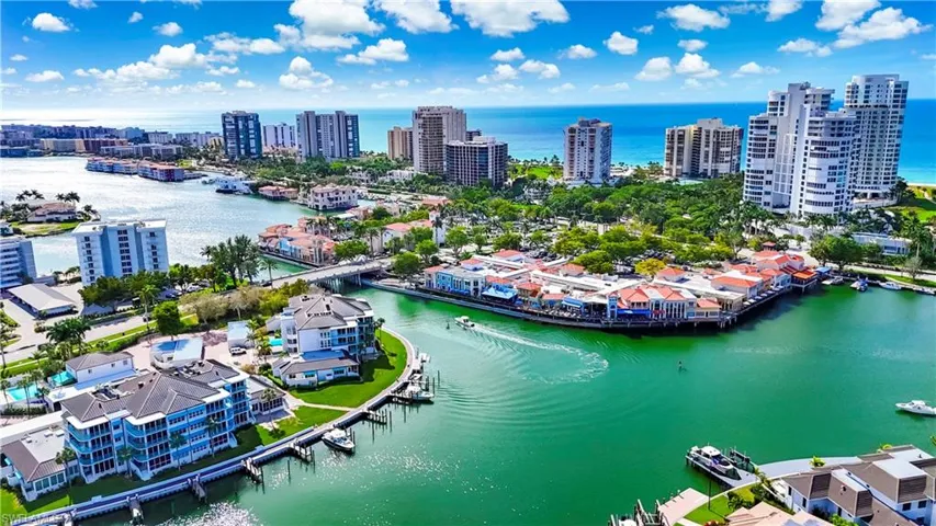 205 Park Shore Dr 4-413, Naples, Florida 34103