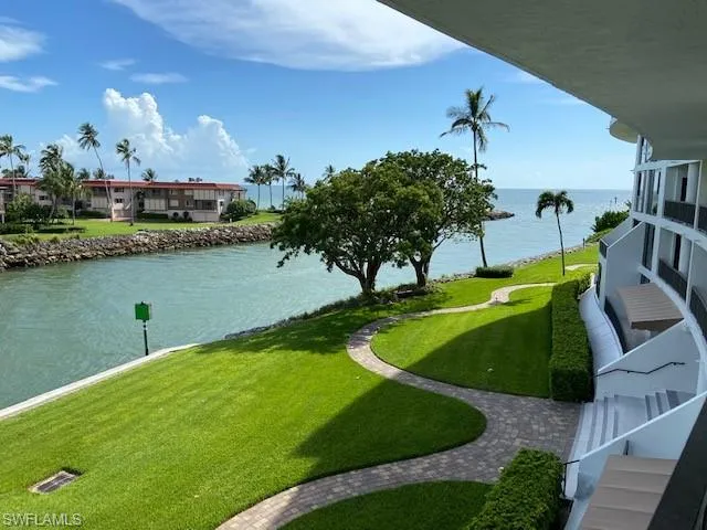 2305  Gulf Shore N BLVD, Naples, FL 34103