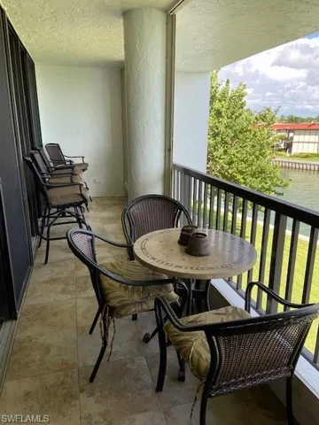 2305  Gulf Shore N BLVD, Naples, FL 34103
