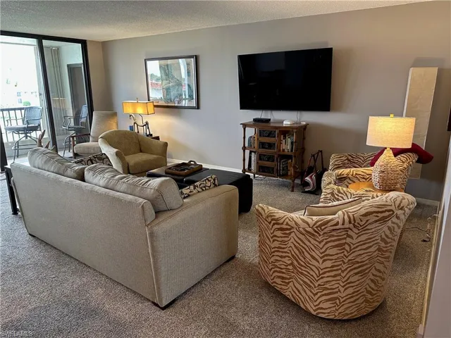 2305  Gulf Shore N BLVD, Naples, FL 34103