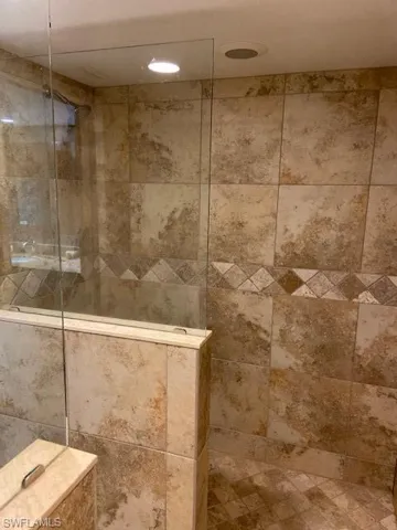 2305  Gulf Shore N BLVD, Naples, FL 34103
