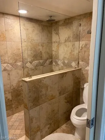 2305  Gulf Shore N BLVD, Naples, FL 34103