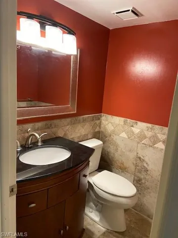 2305  Gulf Shore N BLVD, Naples, FL 34103