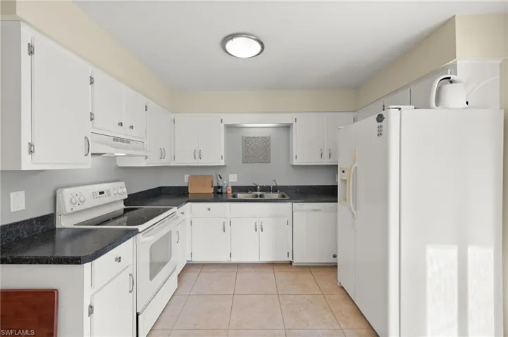 654  Palm View  DR, Naples, FL 34110