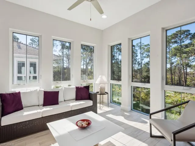 Sunroom with ceiling fan