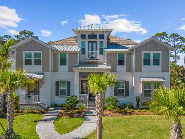 View of front facade featuring a front yard and covered porch