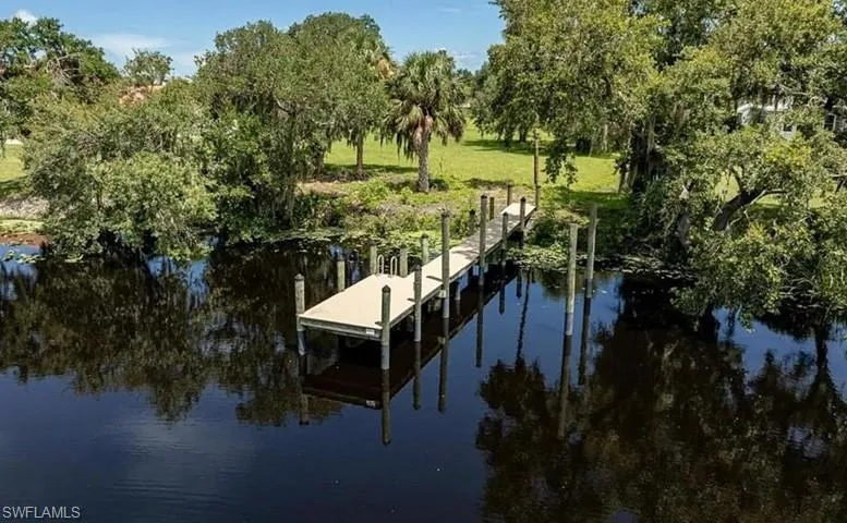 16520 Oakview Cir, Alva, Florida 33920