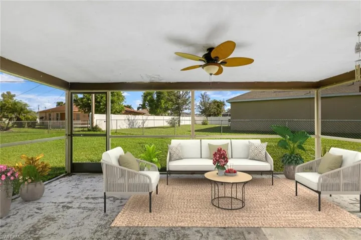 SCREENED LANAI VIRTUALLY STAGED