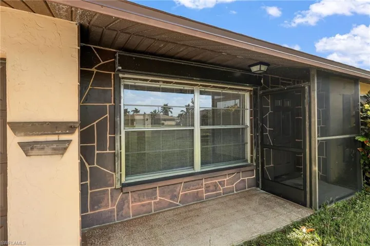 COVERED & SCREENED FRONT ENTRY