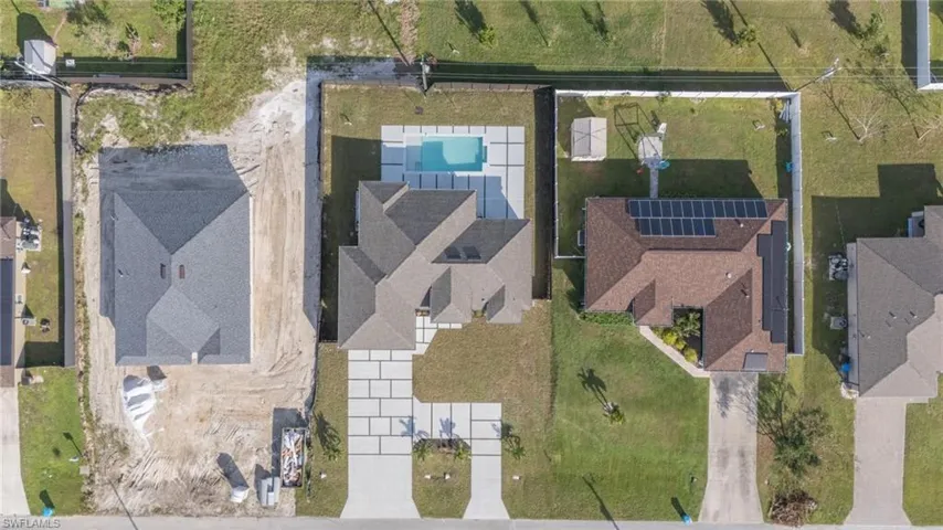 Birds eye view of property