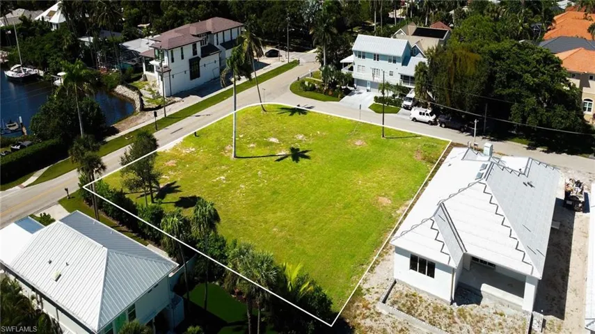 1427  Sandpiper  ST, Naples, FL 34102