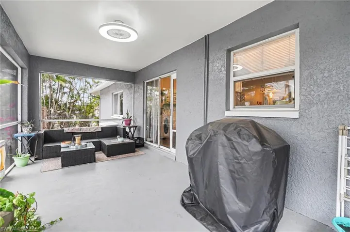 Large screened-in Lanai