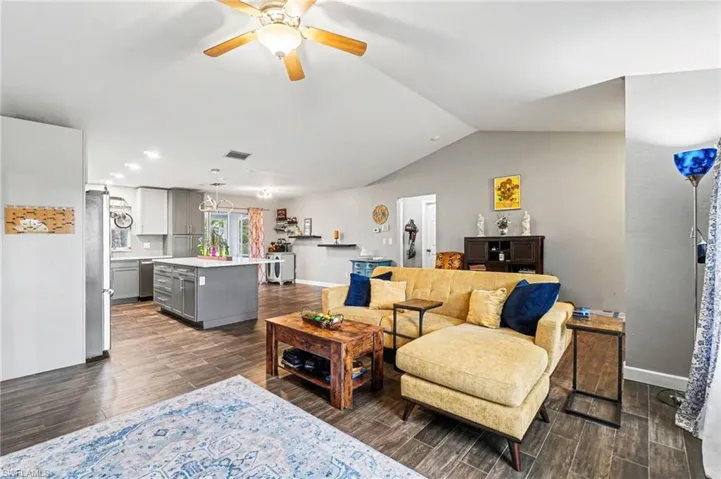 402 SE 8th  ST, Cape Coral, FL 33990