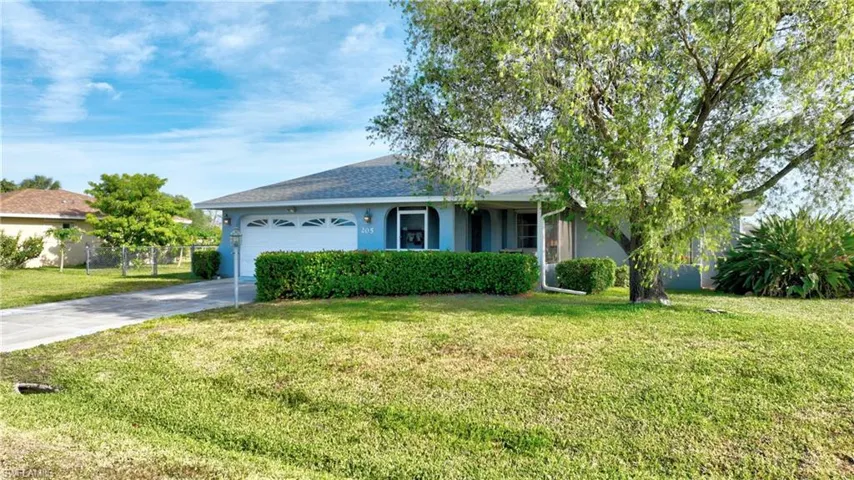 205  Eaglesmere  DR, Lehigh Acres, FL 33936