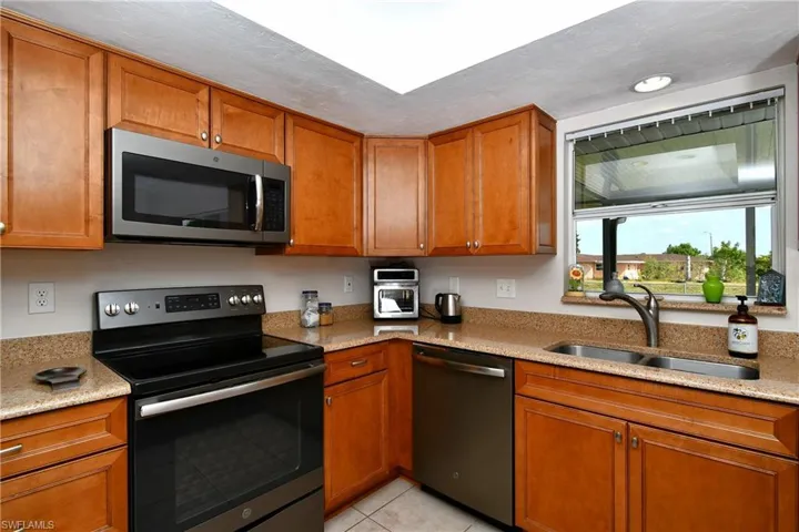 205  Eaglesmere  DR, Lehigh Acres, FL 33936